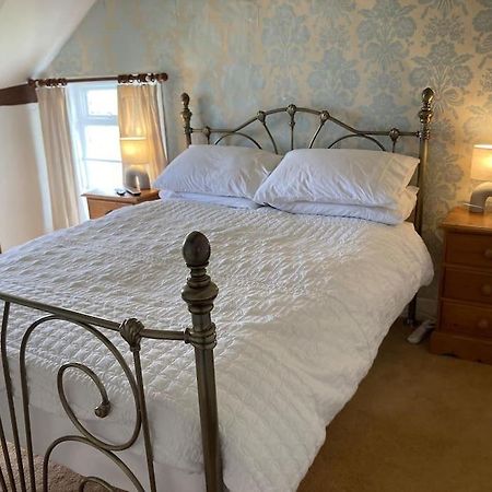 Bryntirion Farmhouse Rooms Llanfair Caereinion 외부 사진