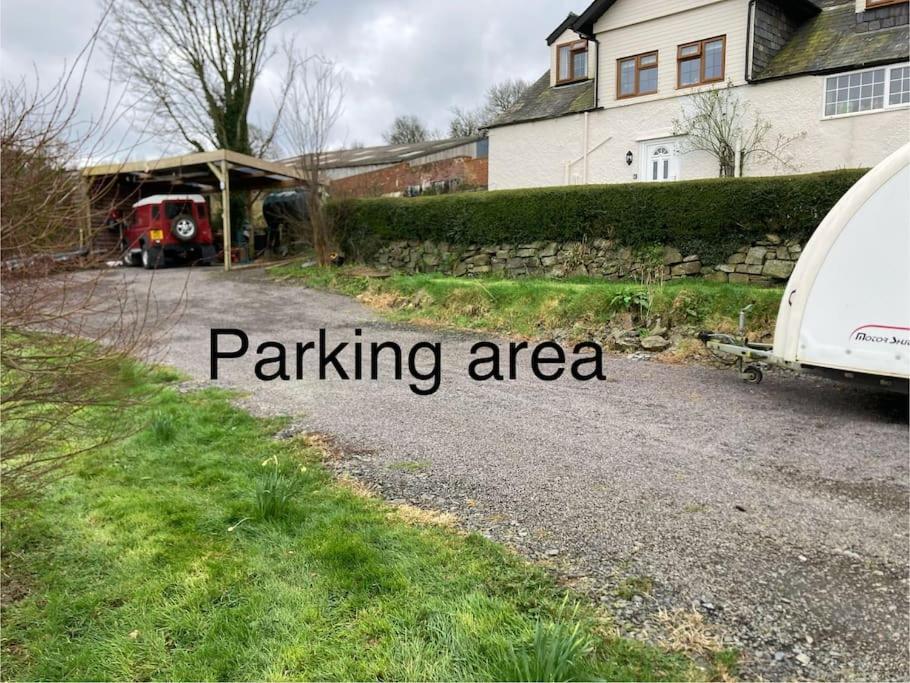 Bryntirion Farmhouse Rooms Llanfair Caereinion 외부 사진